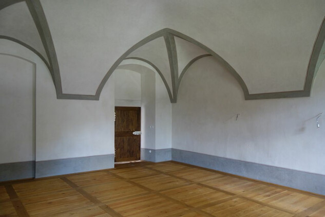 Starý konvent - finální úprava podlahy ve fraterii.