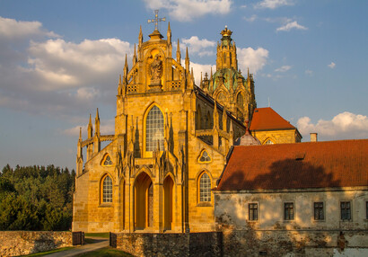 kostel Nanebevzetí Panny Marie - západní průčelí