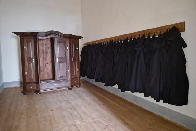 Nový konvent - instalace mnišské šatny