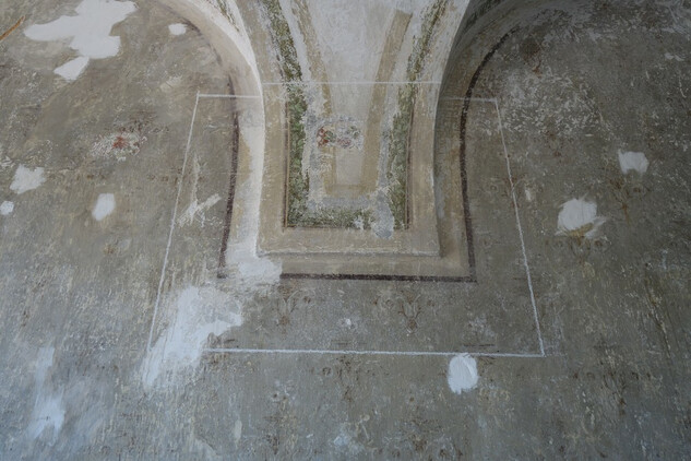 Nový konvent, patro severního křídla - umístění analytického okna (ukázka výmalby z konce 19. století) v jedné z mnišských cel.